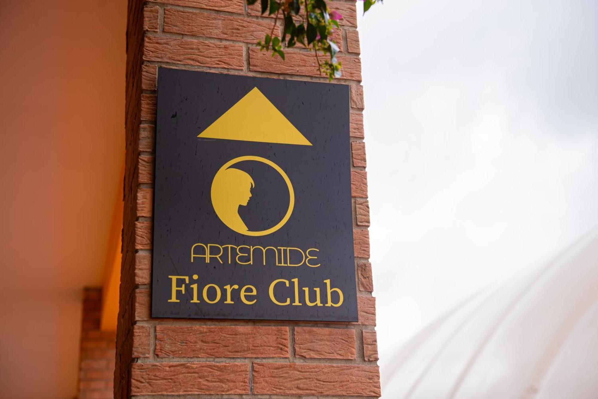 Artemide "Fiore Club" B&B Suite Spa Джиффони-Валле-Пьяна Экстерьер фото